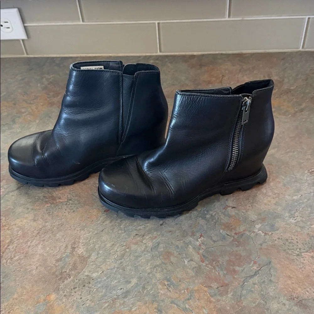 Sorel Black Leather Ankle Booties Women’s Size 8 EUC - Picture 2 of 5